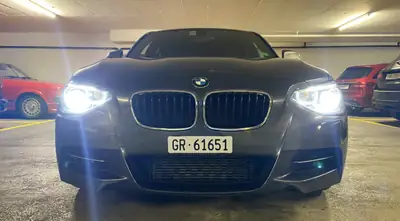 BMW M135i xDrive Steptronic — Berline sportive 320 ch, transmission automatique — side view