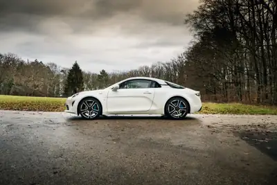 Alpine A110 Première Édition — Le coupé sportif français, seulement 24'000 km — Seitenansicht