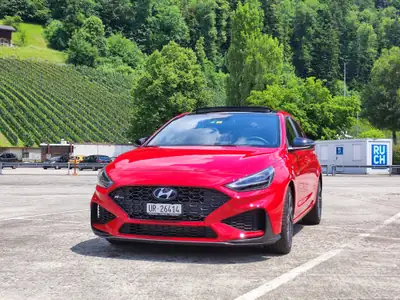 Hyundai i30 1.5 T-GDi N Line — Compacte sportive hybride légère, 37'000 km seulement — Außenansicht