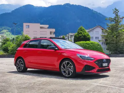 Hyundai i30 1.5 T-GDi N Line — Compacte sportive hybride légère, 37'000 km seulement — Innenraum