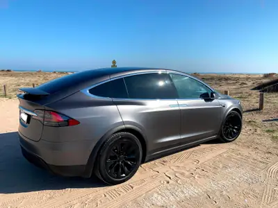 Tesla Model X 100 D — SUV électrique 7 places, 525 ch, MCU2 dernière génération — arrière