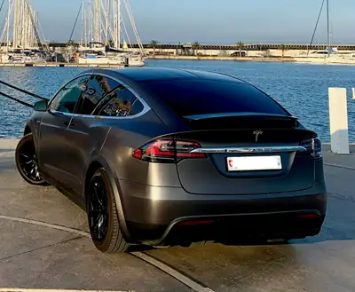 Tesla Model X 100 D — SUV électrique 7 places, 525 ch, MCU2 dernière génération — côté