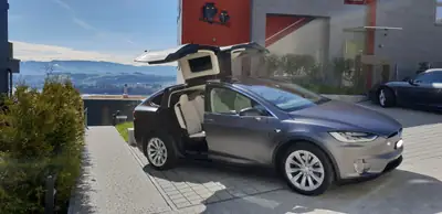 Tesla Model X 100 D — SUV électrique 7 places, 525 ch, MCU2 dernière génération — vue extérieure