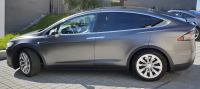 Tesla Model X 100 D — SUV électrique 7 places, 525 ch, MCU2 dernière génération — intérieur