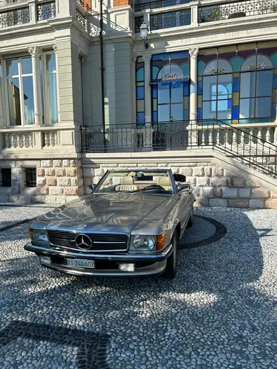 Mercedes-Benz SL 300 — Cabriolet légendaire 1988, 180 ch et prestige intemporel — vista esterna