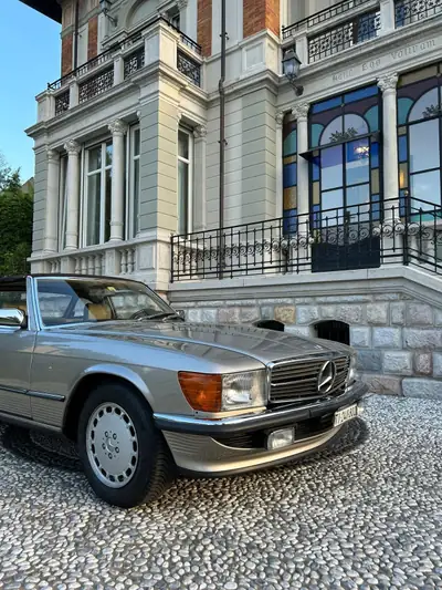 Mercedes-Benz SL 300 — Cabriolet légendaire 1988, 180 ch et prestige intemporel — interni