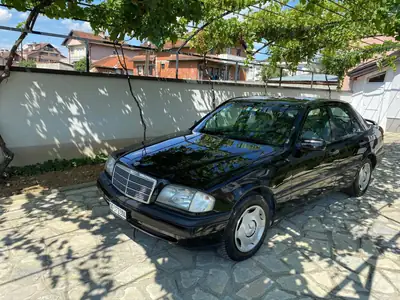 Mercedes-Benz C 250 TD Classic — Berline diesel robuste, 254 000 km, sans sinistre — vista esterna