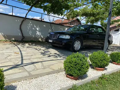 Mercedes-Benz C 250 TD Classic — Berline diesel robuste, 254 000 km, sans sinistre — vista posteriore