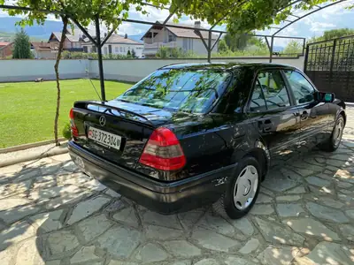 Mercedes-Benz C 250 TD Classic — Berline diesel robuste, 254 000 km, sans sinistre — Miniatura 7