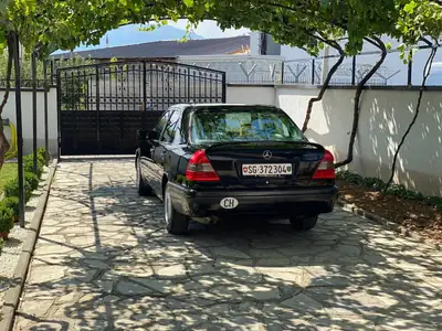 Mercedes-Benz C 250 TD Classic — Berline diesel robuste, 254 000 km, sans sinistre — Miniatura 8