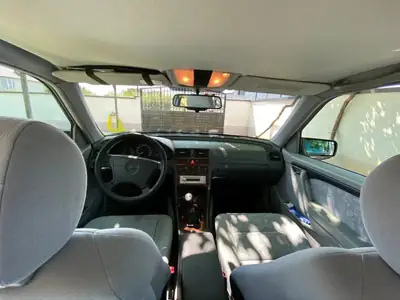 Mercedes-Benz C 250 TD Classic — Berline diesel robuste, 254 000 km, sans sinistre — Miniatura 12