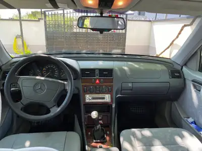 Mercedes-Benz C 250 TD Classic — Berline diesel robuste, 254 000 km, sans sinistre — Miniatura 11