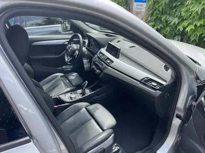 BMW X1 xDrive 20d xLine — SUV compact diesel automatique, très bien entretenu — Seitenansicht