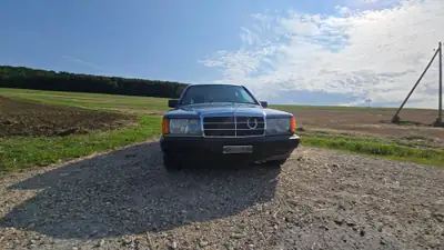 Mercedes-Benz 190E 2.3 — Classique d'exception, 57'000 km, vernis d'origine — Heckansicht
