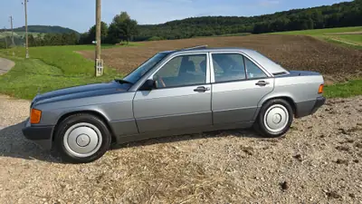 Mercedes-Benz 190E 2.3 — Classique d'exception, 57'000 km, vernis d'origine — Innenraum