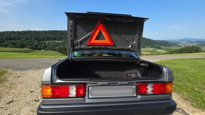 Mercedes-Benz 190E 2.3 — Classique d'exception, 57'000 km, vernis d'origine — Miniatur 7