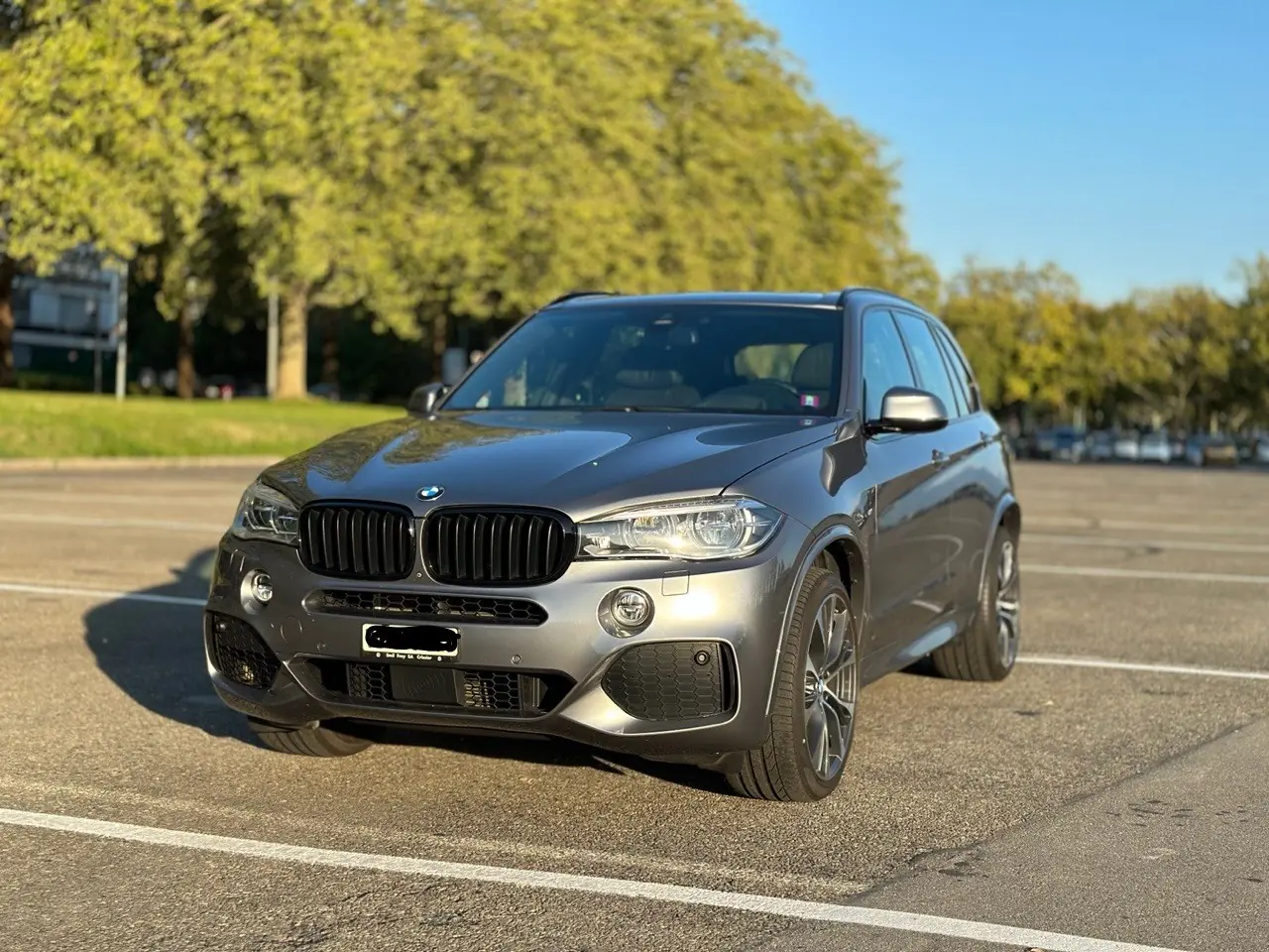 BMW X5 xDrive 50i Steptronic — SUV 7 places puissant, 88 500 km, sans sinistre — vue extérieure