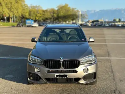 BMW X5 xDrive 50i Steptronic — SUV 7 places puissant, 88 500 km, sans sinistre — tableau de bord