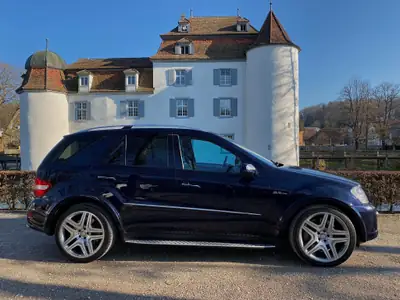 Mercedes-Benz ML 63 AMG 4Matic — SUV haute performance 510 ch, sans sinistre — fianco