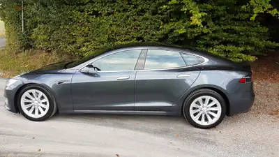 Tesla Model S 75 D — Berline électrique haute performance, Supercharging gratuit illimité — Seitenansicht