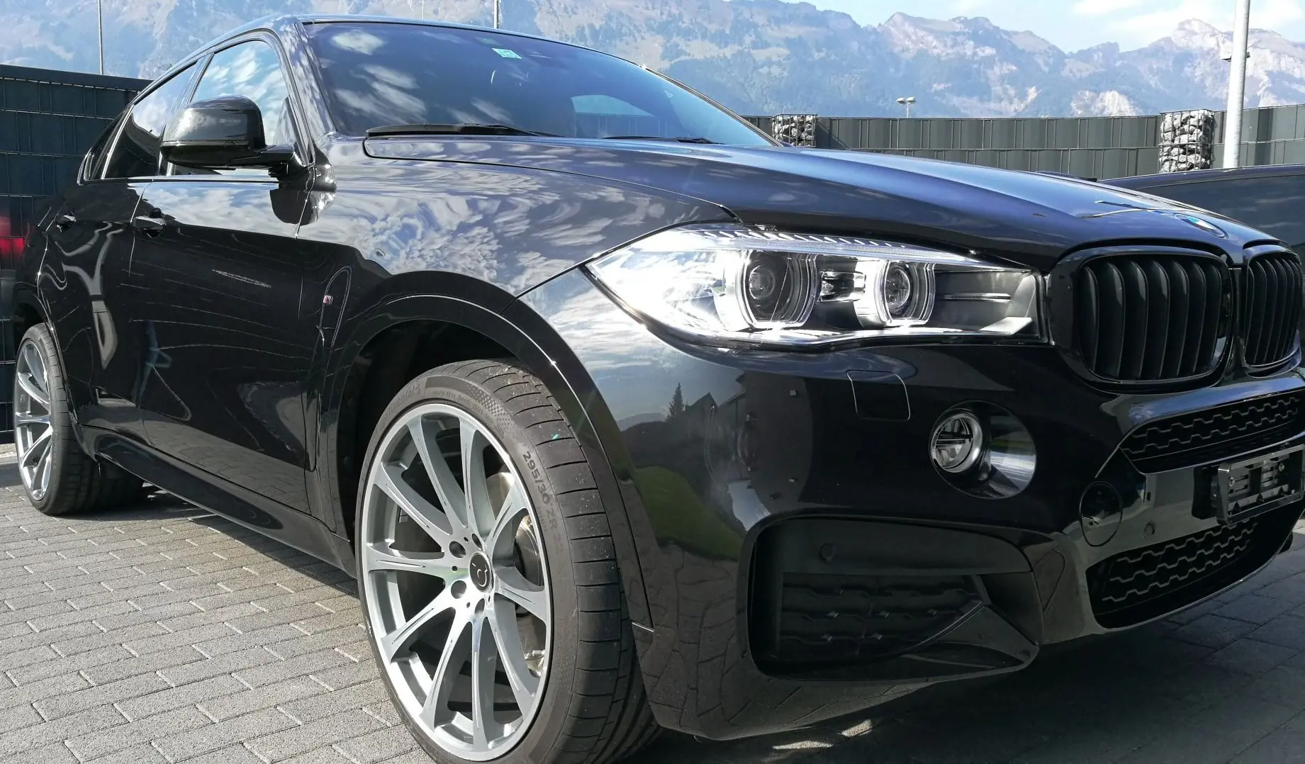 BMW X6 xDrive 30d — SUV coupé premium, 32000 km, service gratuit inclus — vue extérieure