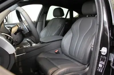 BMW X6 xDrive 30d — SUV coupé premium, 32000 km, service gratuit inclus — détail