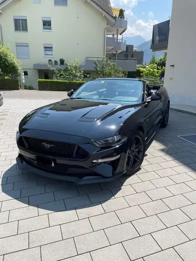 Ford Mustang Convertible 5.0 V8 GT — Muscle car légendaire, état impeccable — Heckansicht