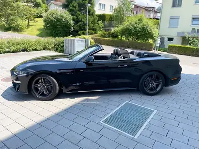 Ford Mustang Convertible 5.0 V8 GT — Muscle car légendaire, état impeccable — Seitenansicht