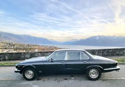 Jaguar XJ12 5.3 HE Sovereign 1982 — Berline de prestige, peinture neuve, expertise récente — Miniature 7
