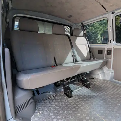 VW T5 2.5 TDI PD — Utilitaire fiable, seulement 29 000 km, moteur robuste — Miniatura 9