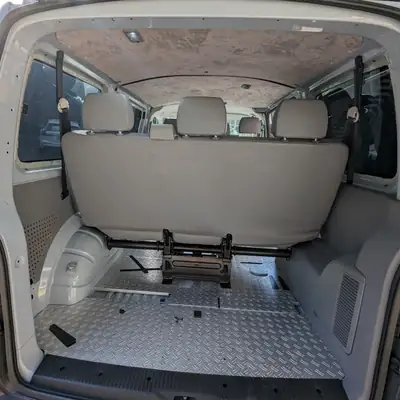 VW T5 2.5 TDI PD — Utilitaire fiable, seulement 29 000 km, moteur robuste — Miniatura 8