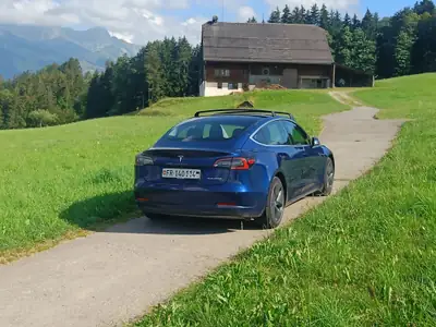 Tesla Model 3 Long Range Dual Motor AWD — Performance électrique 462 ch, 92'000 km — côté