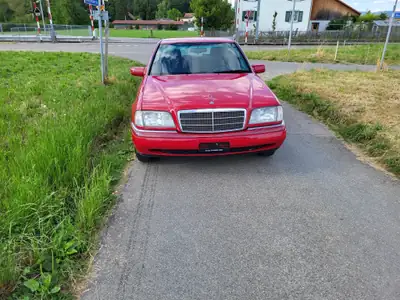 Mercedes-Benz C 180 Élégance 1995 — Berline classique à essence, sans accident — Heckansicht