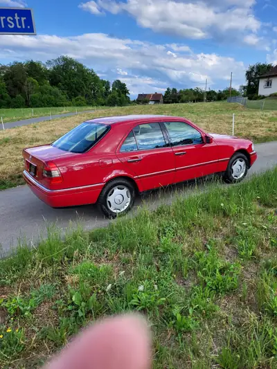 Mercedes-Benz C 180 Élégance 1995 — Berline classique à essence, sans accident — Detail