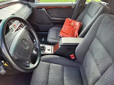 Mercedes-Benz C 180 Élégance 1995 — Berline classique à essence, sans accident — Miniatur 10