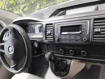 VW T6 2.0 TDI DSG — Utilitaire fiable, motorisation efficace et MFK récent — Innenraum