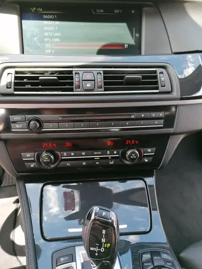 BMW 530d Touring Luxury Line — Monospace élégant, diesel performant, entretien récent — interni