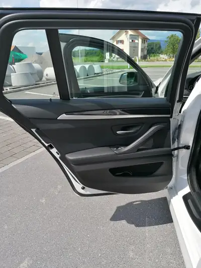 BMW 530d Touring Luxury Line — Monospace élégant, diesel performant, entretien récent — Miniatura 11
