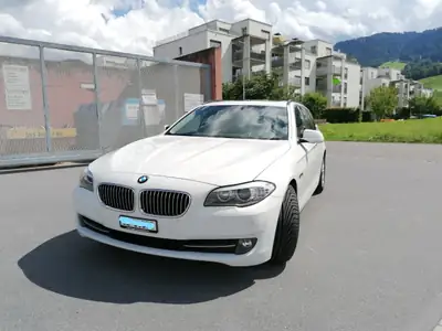 BMW 530d Touring Luxury Line — Monospace élégant, diesel performant, entretien récent — Miniatura 13