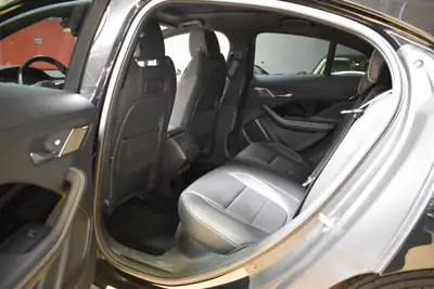 Jaguar I-PACE EV400 SE AWD — SUV électrique premium, 400 ch et 86'000 km — Miniature 13