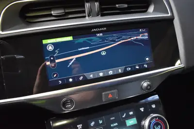 Jaguar I-PACE EV400 SE AWD — SUV électrique premium, 400 ch et 86'000 km — Miniature 18