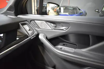Jaguar I-PACE EV400 SE AWD — SUV électrique premium, 400 ch et 86'000 km — Miniature 32