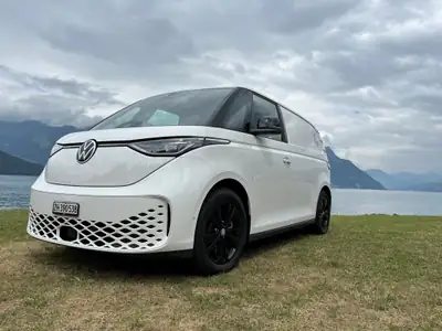 VW ID.Buzz Pro — Le minivan électrique réinventé, parfait pour l'aventure en famille — exterior view
