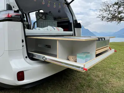VW ID.Buzz Pro — Le minivan électrique réinventé, parfait pour l'aventure en famille — Thumbnail 7
