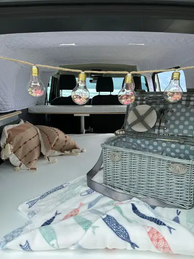 VW ID.Buzz Pro — Le minivan électrique réinventé, parfait pour l'aventure en famille — Thumbnail 12