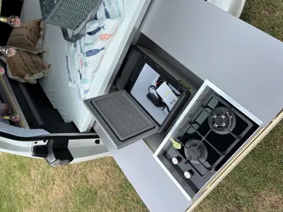 VW ID.Buzz Pro — Le minivan électrique réinventé, parfait pour l'aventure en famille — Thumbnail 10