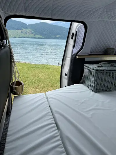 VW ID.Buzz Pro — Le minivan électrique réinventé, parfait pour l'aventure en famille — Thumbnail 15