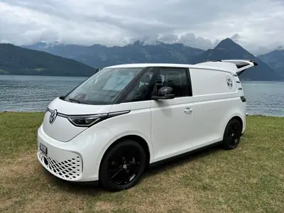 VW ID.Buzz Pro — Le minivan électrique réinventé, parfait pour l'aventure en famille — Thumbnail 18