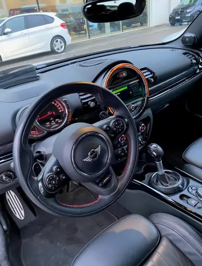 MINI Clubman Cooper John Cooper Works ALL4 — Performance et polyvalence en 6 portes — Innenraum