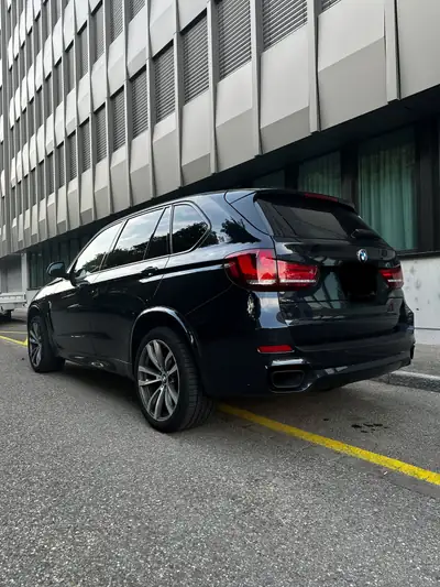 BMW X5M — SUV coupé de prestige, 575 ch et traction intégrale dynamique — dettaglio